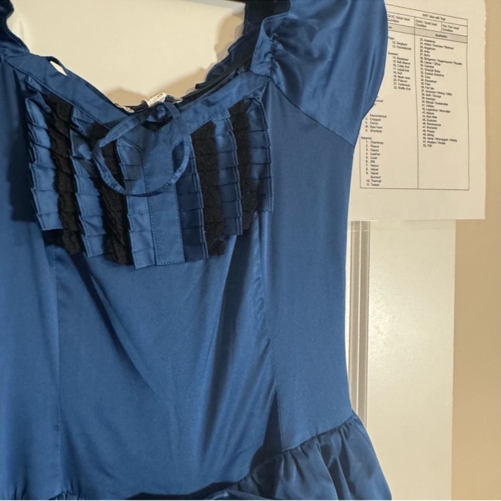 Victorian Choice Renaissance Tiered Hem Dress - Picture 10 of 11